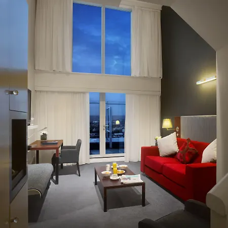 Radisson Blu Hotel, Hotel