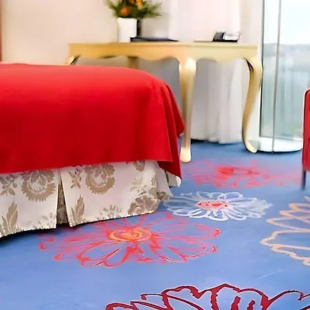 Radisson Blu Hotel, Hotel