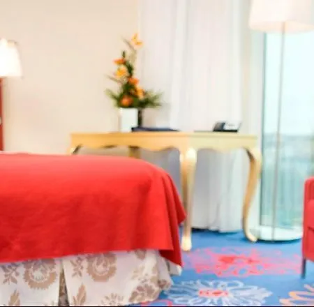 래디슨 블루 호텔, 브리스톨 호텔 4*